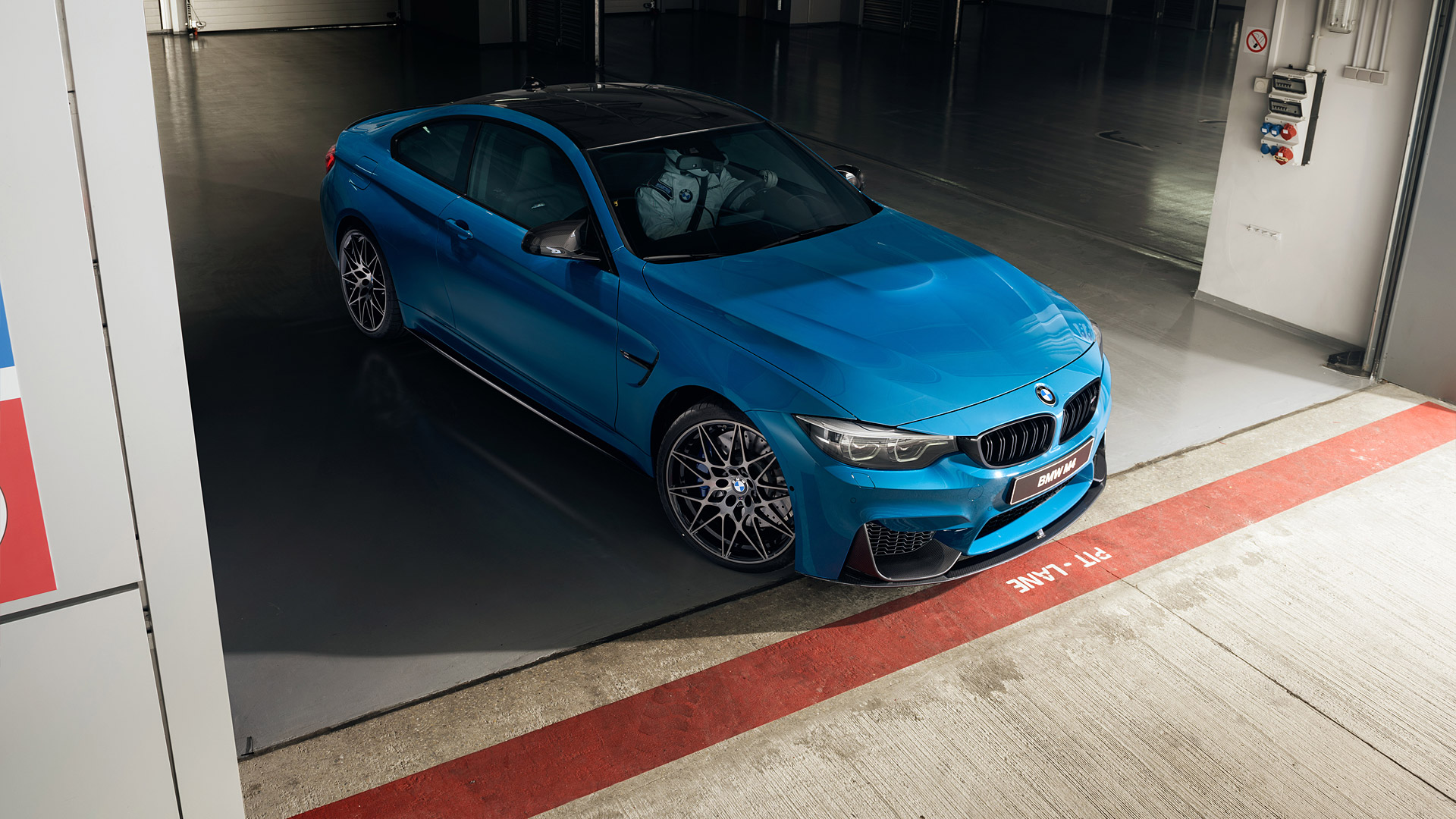  2018 BMW M4 Wallpaper.