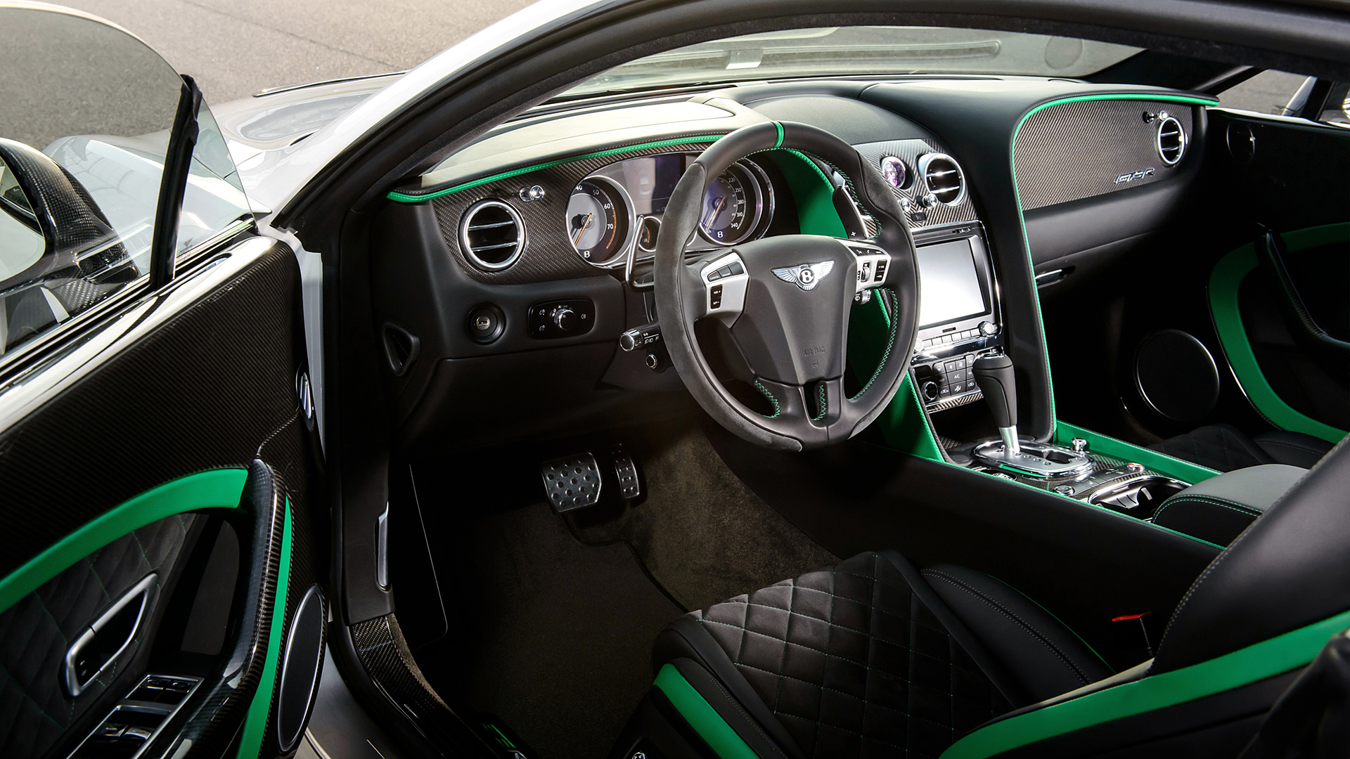  2015 Bentley Continental GT3-R Wallpaper.