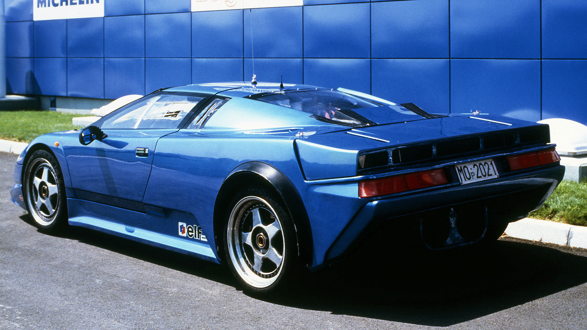  1990 Bugatti EB110 Prototype Wallpaper.