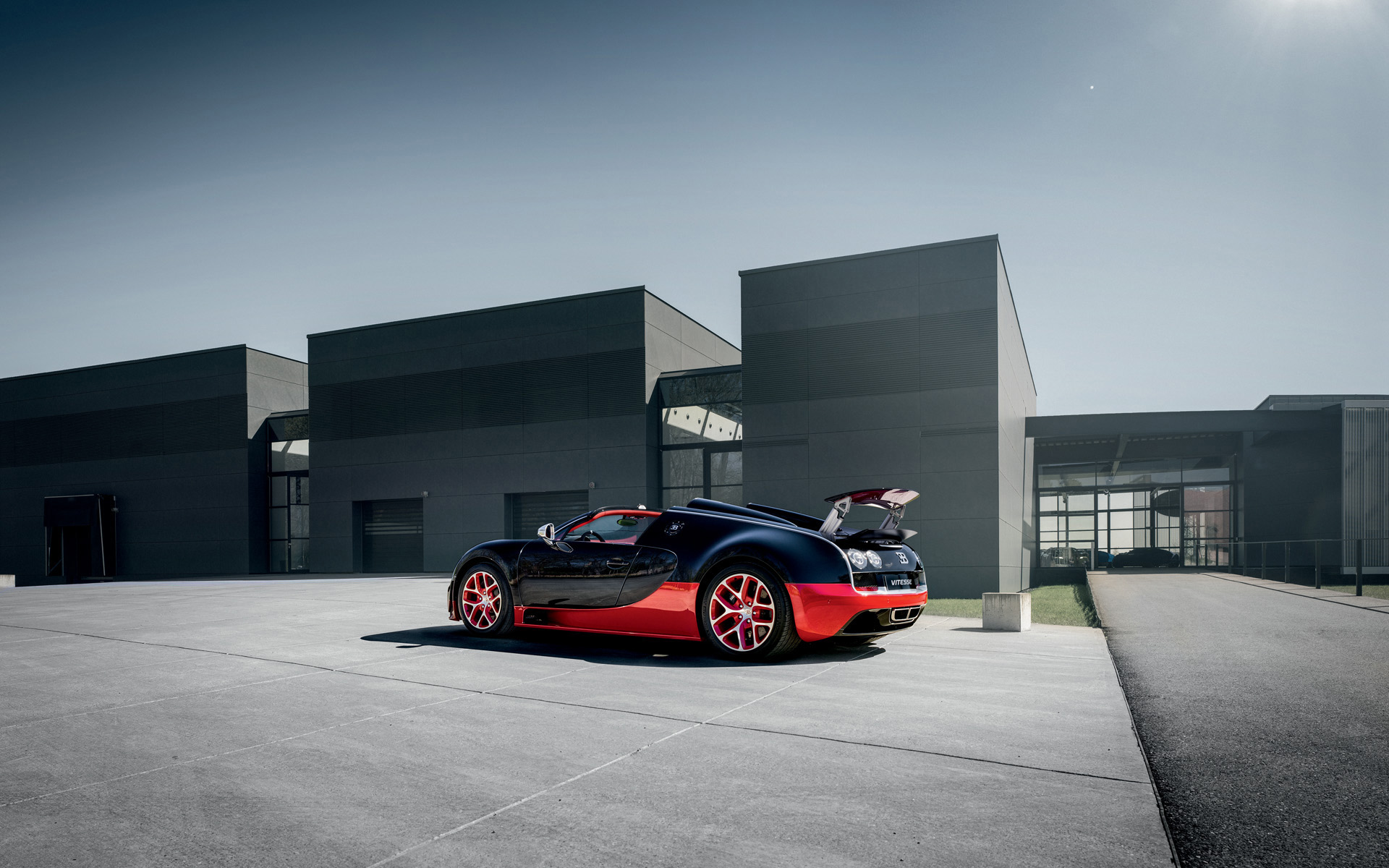  2012 Bugatti Veyron Grand Sport Vitesse Wallpaper.