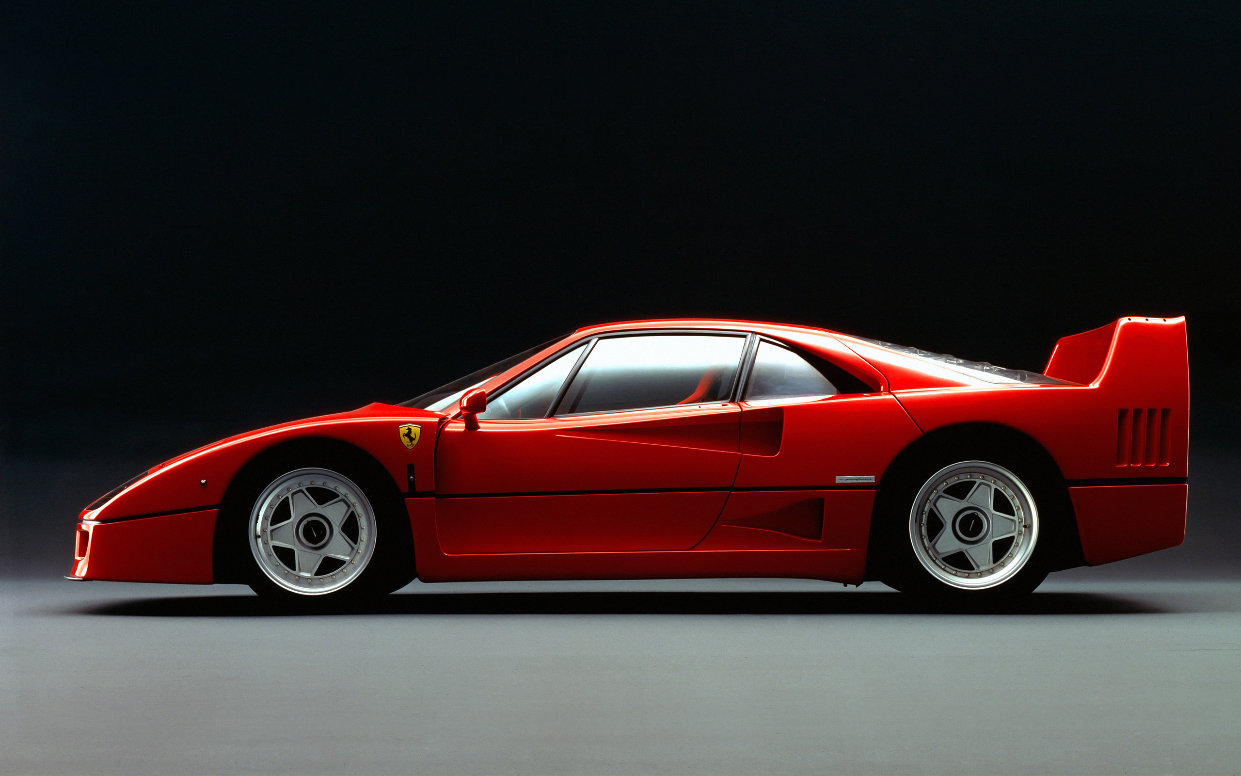  1987 Ferrari F40 Wallpaper.