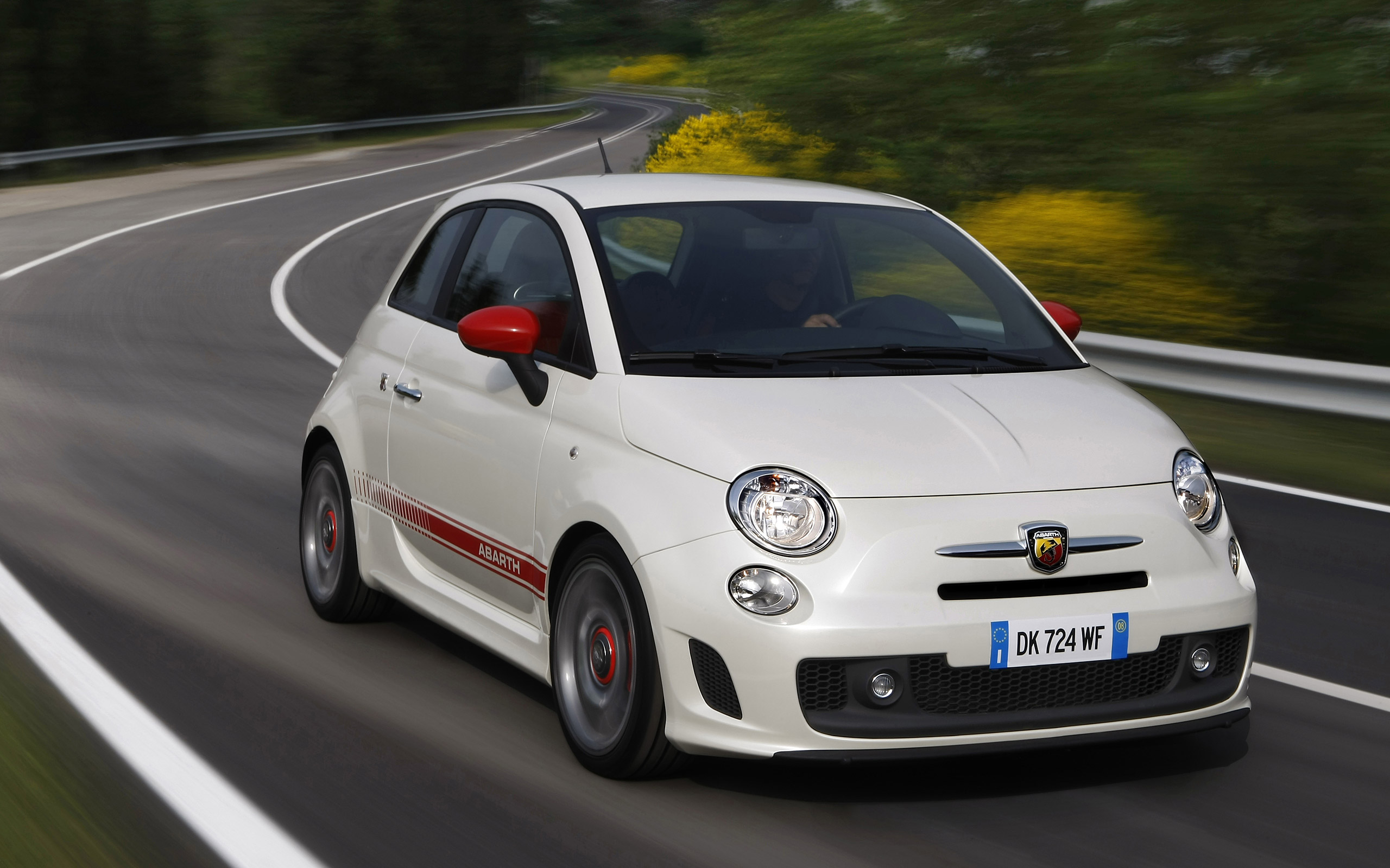  2009 Fiat Abarth 500 Wallpaper.