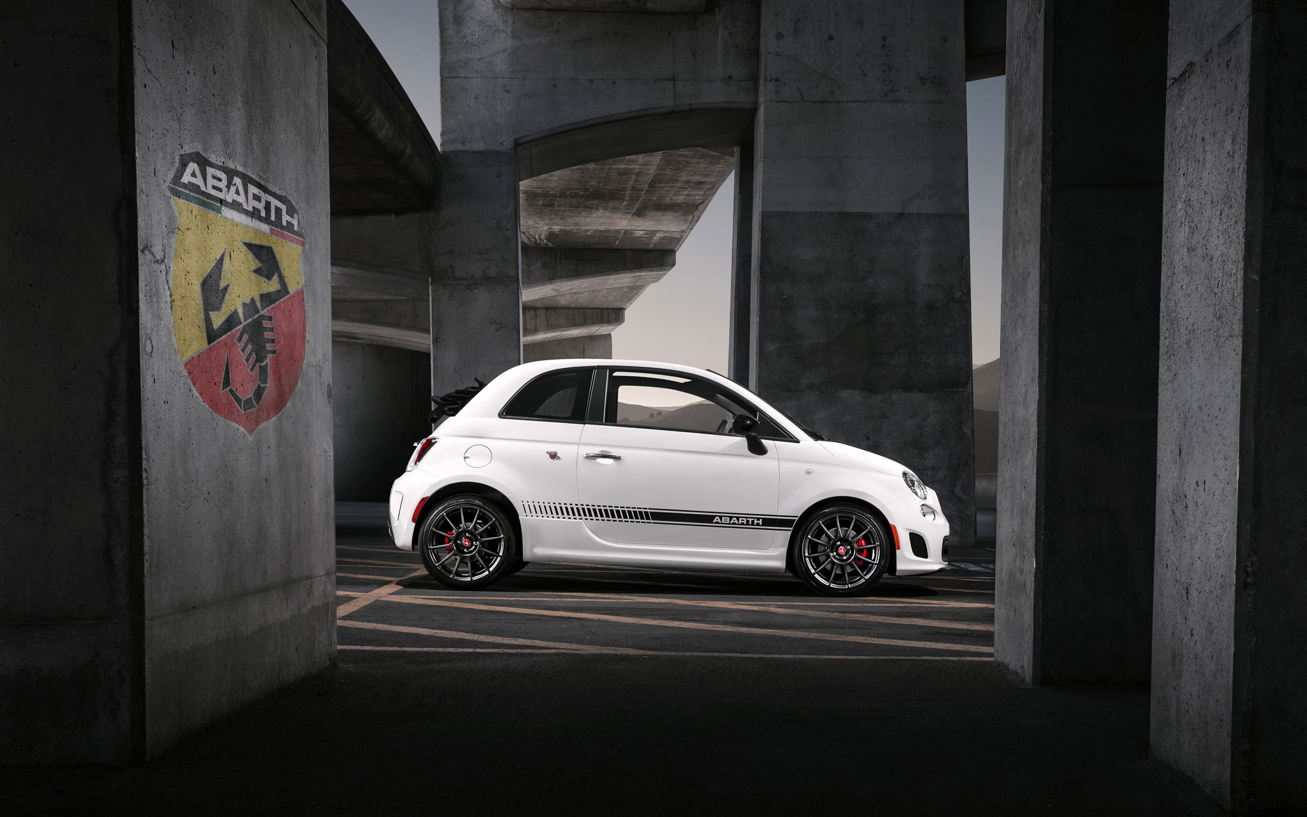  2013 Fiat 500C Abarth Wallpaper.
