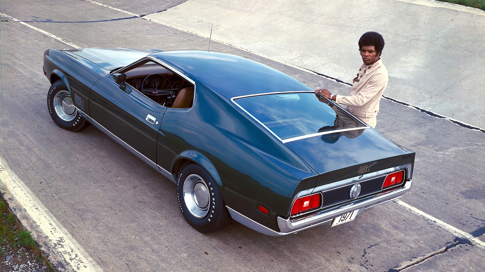  1971 Ford Mustang Mach 1 Wallpaper.