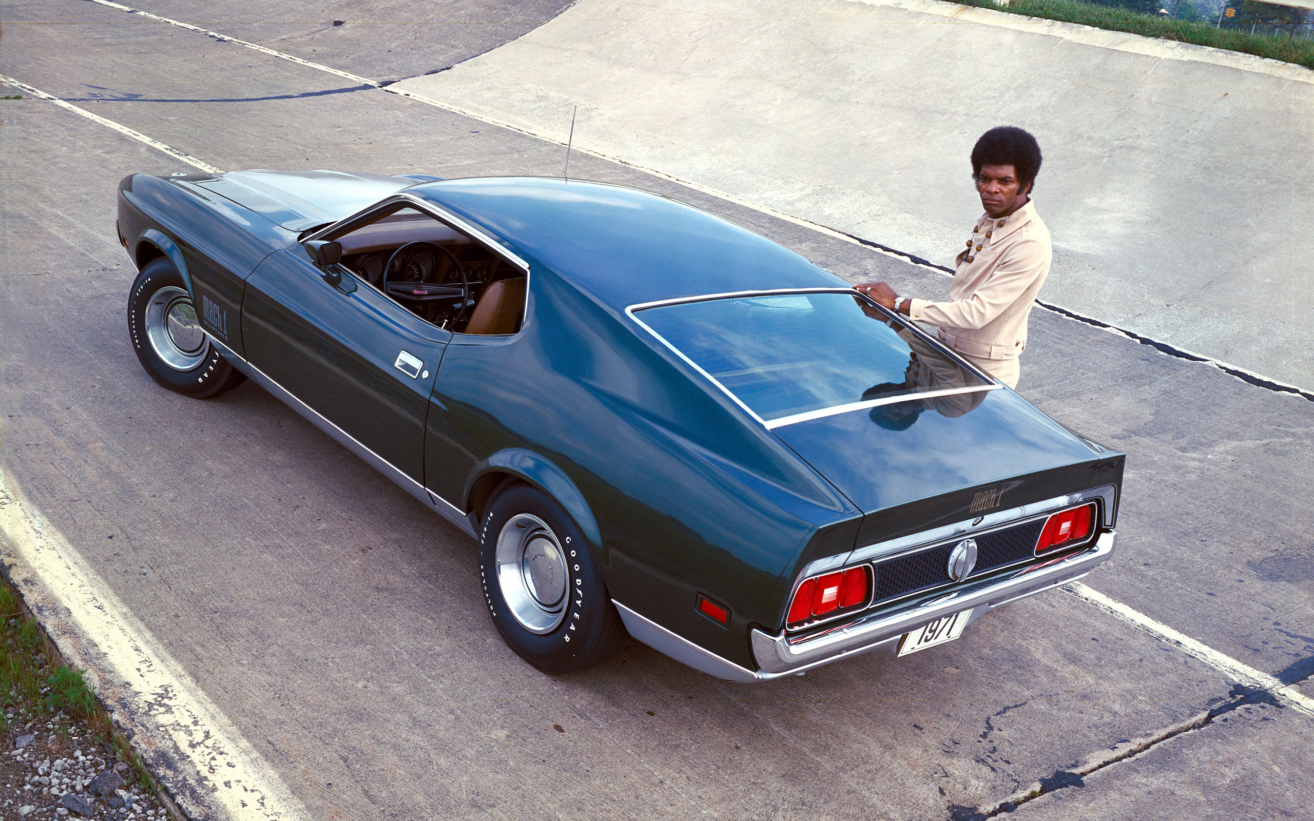  1971 Ford Mustang Mach 1 Wallpaper.