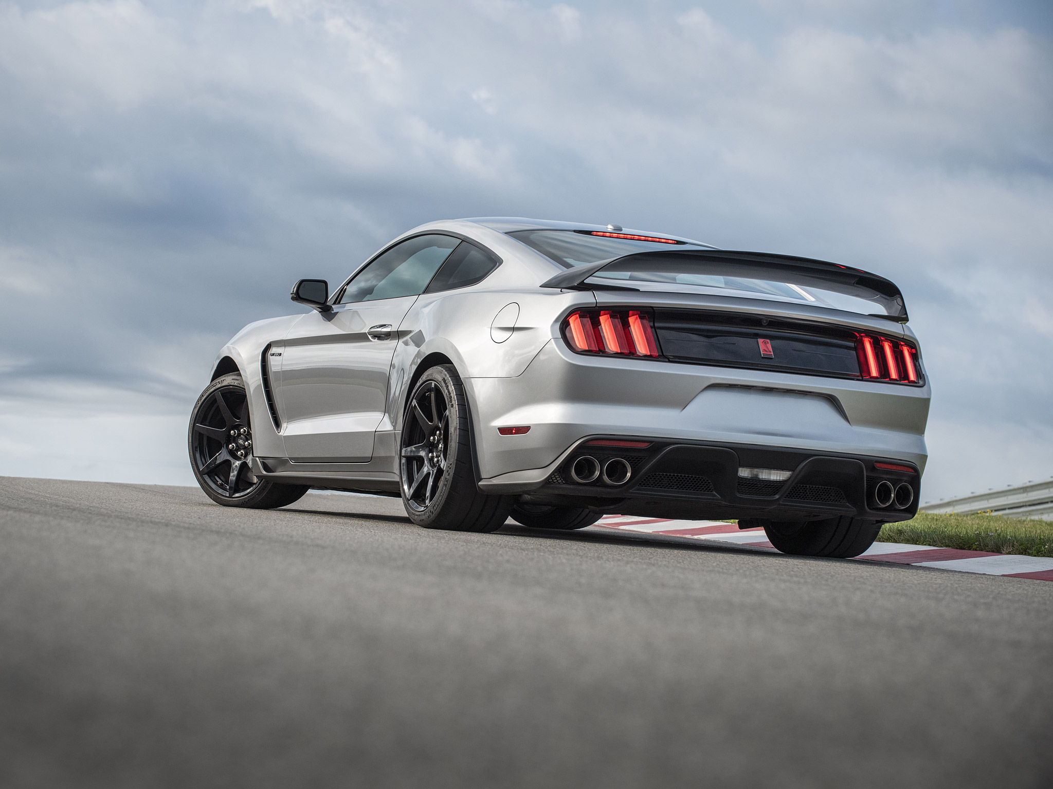  2020 Ford Mustang Shelby GT350R Wallpaper.