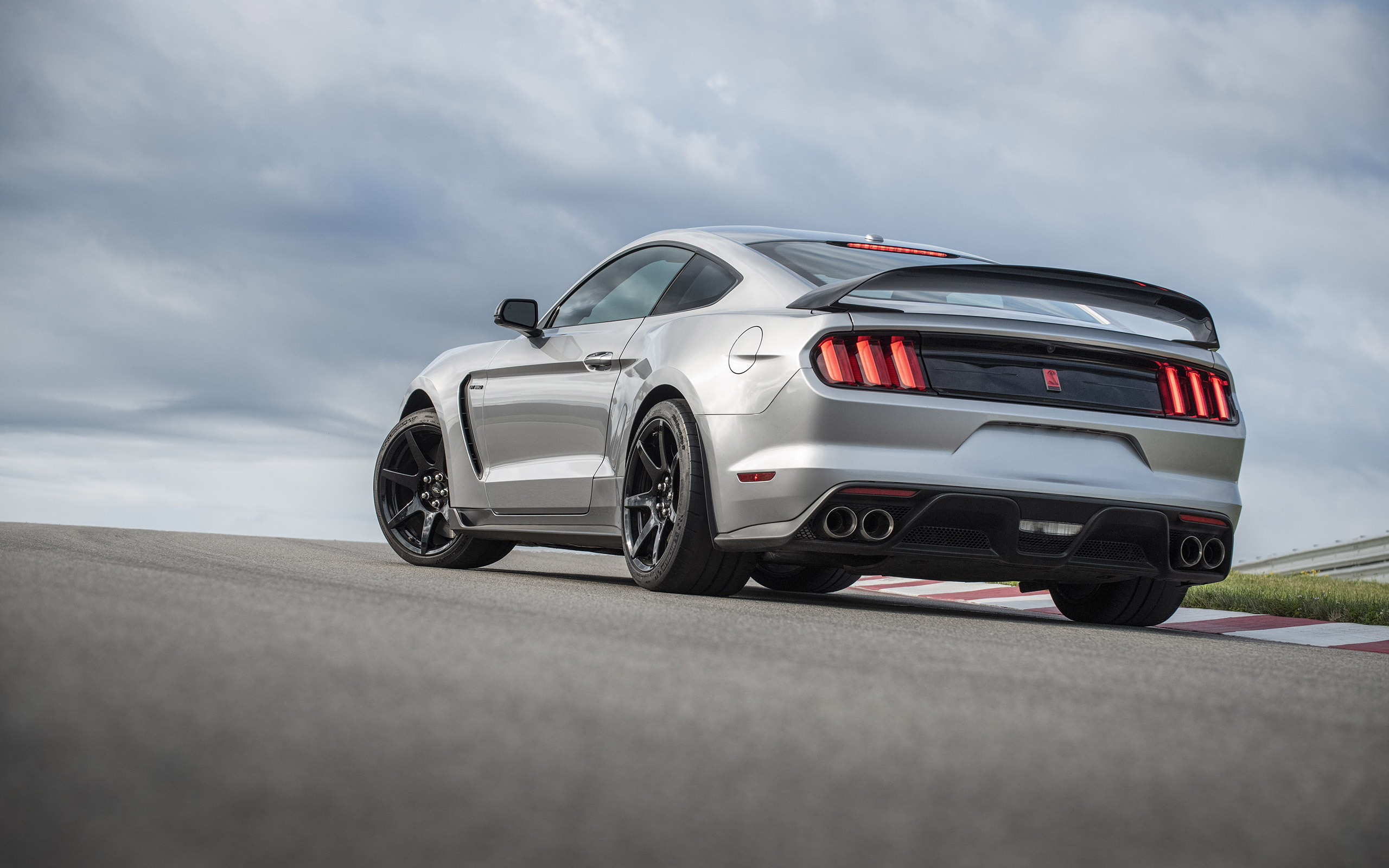  2020 Ford Mustang Shelby GT350R Wallpaper.