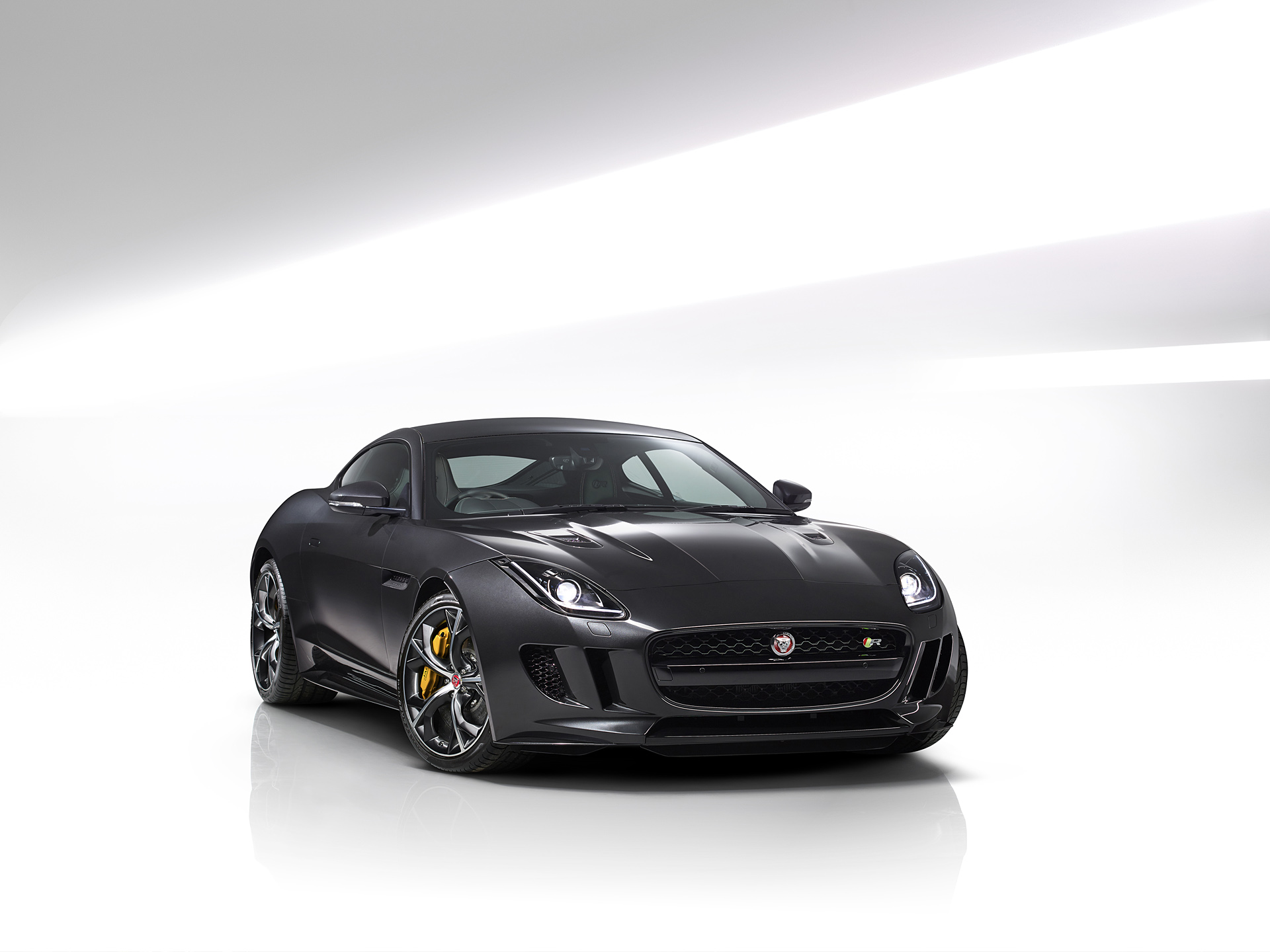  2016 Jaguar F-Type Wallpaper.