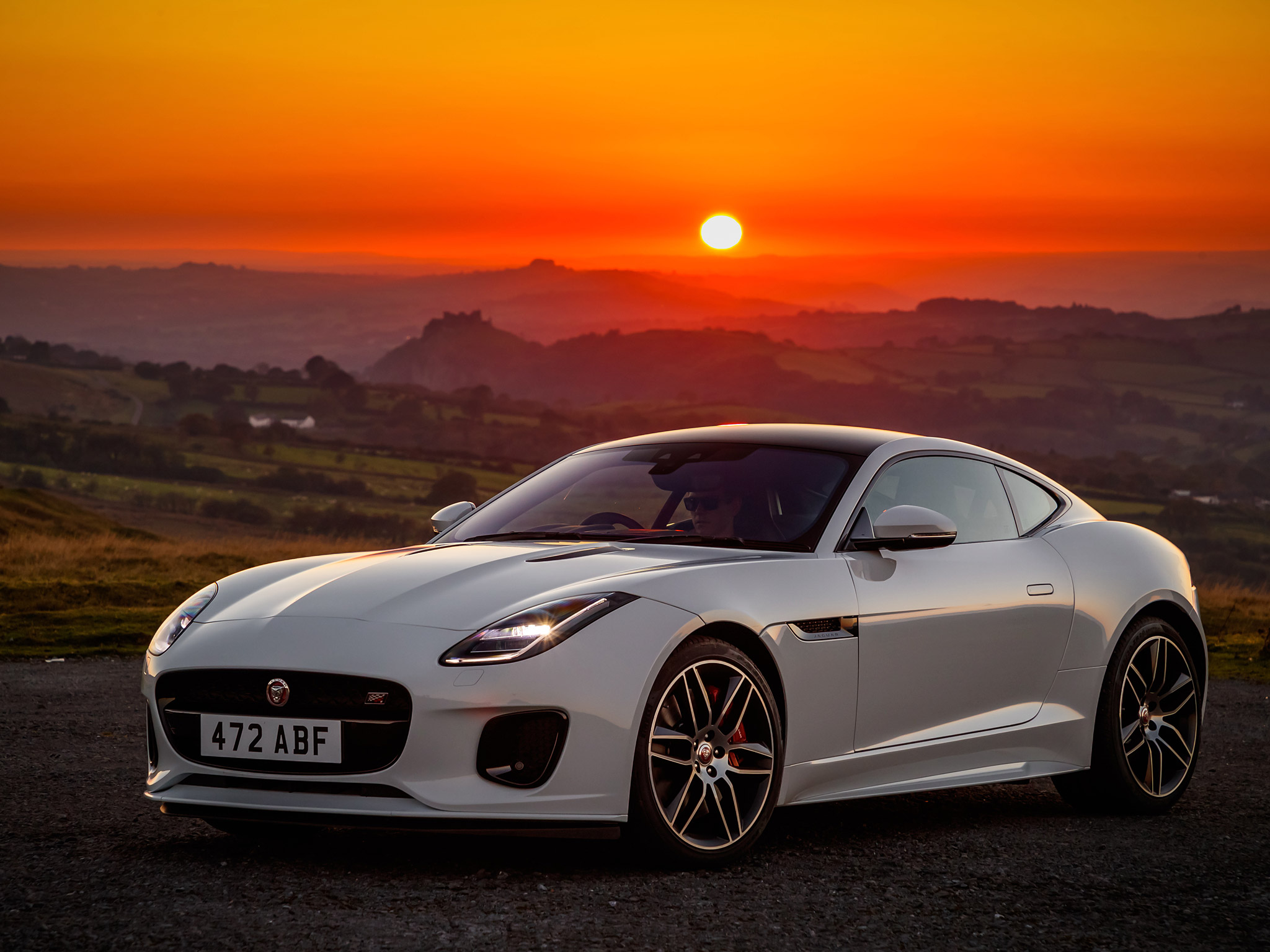  2019 Jaguar F-Type Chequered Flag Edition Wallpaper.