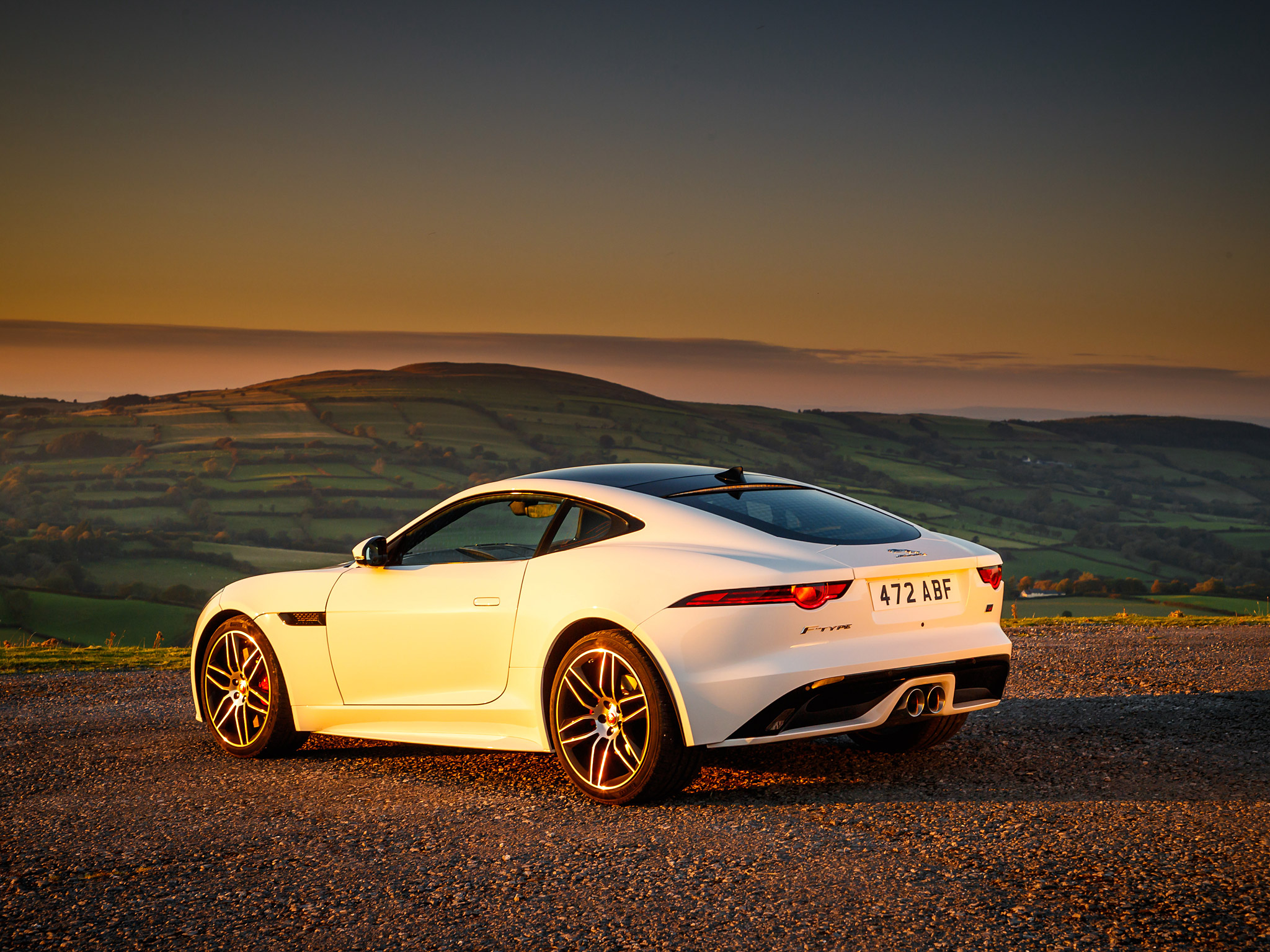 2019 Jaguar F-Type Chequered Flag Edition Wallpaper.