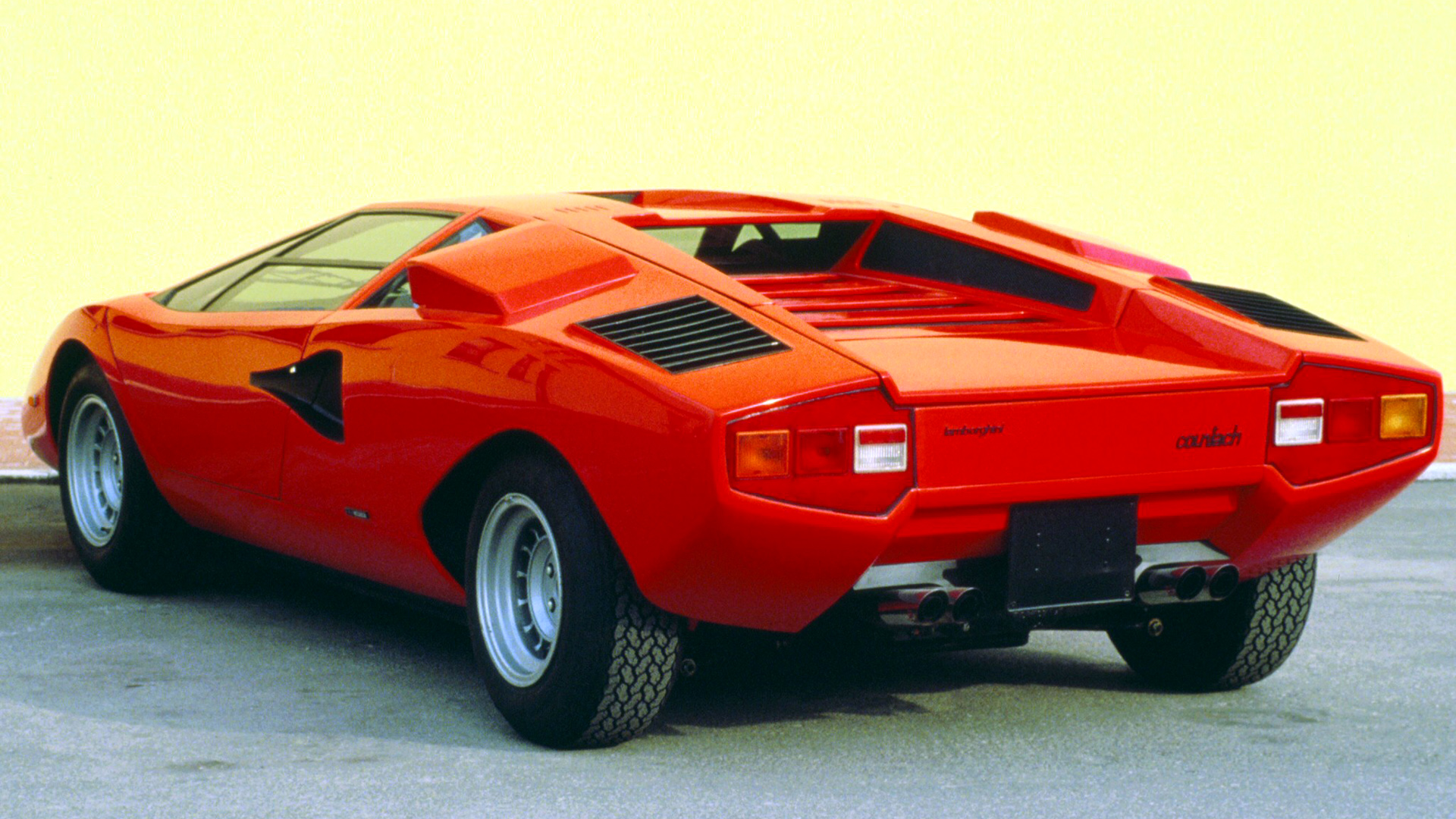  1973 Lamborghini Countach LP400 Wallpaper.