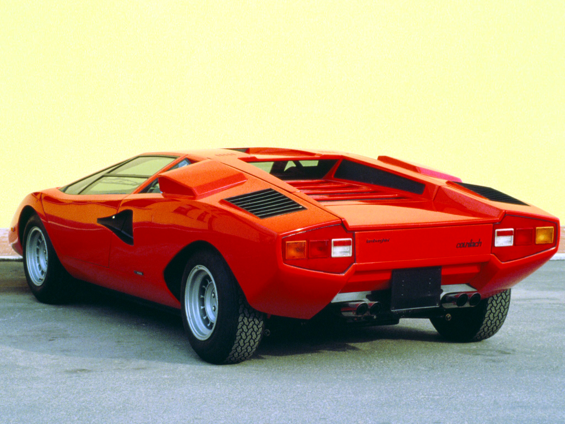  1973 Lamborghini Countach LP400 Wallpaper.