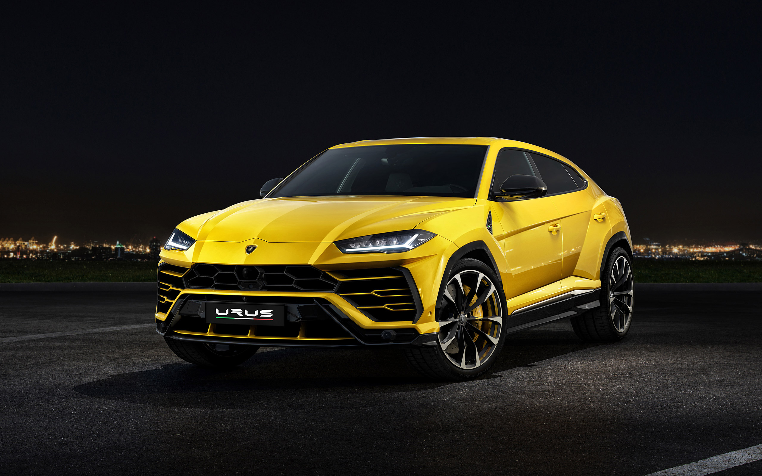  2019 Lamborghini Urus Wallpaper.