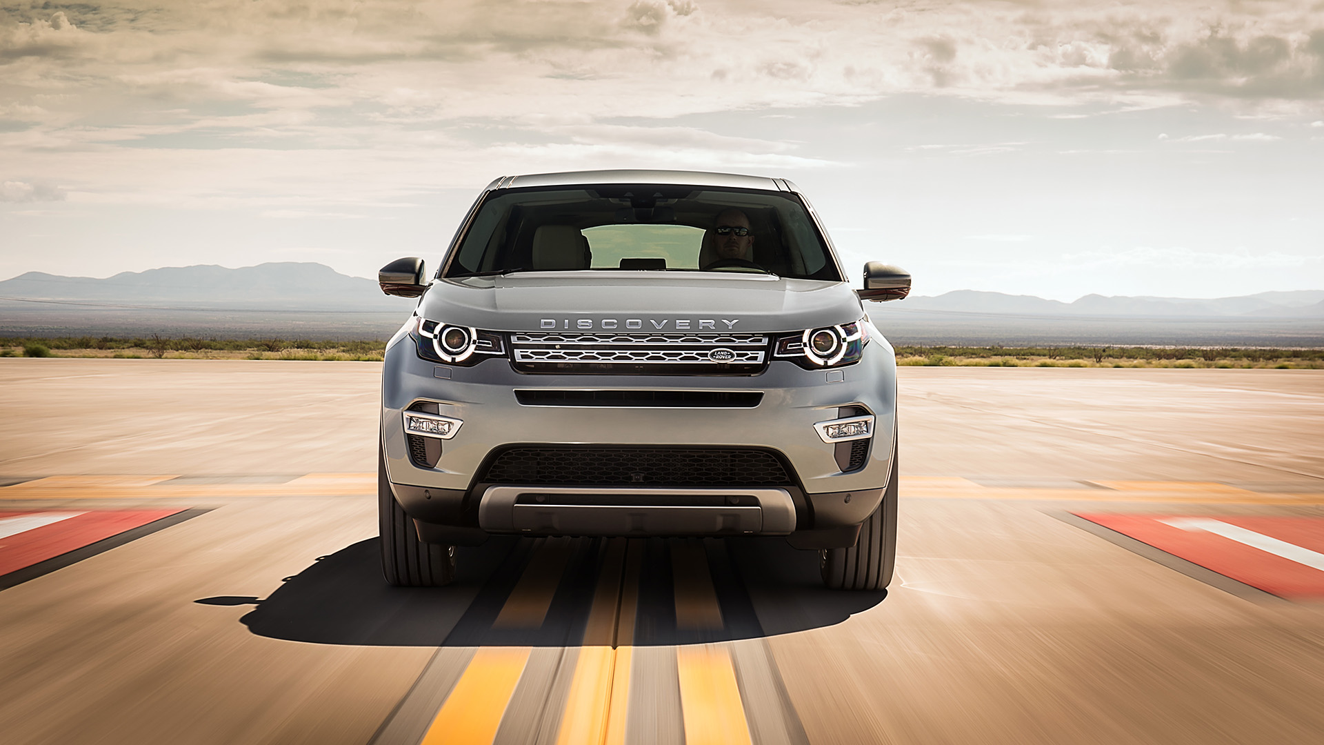  2015 Land Rover Discovery Sport Wallpaper.