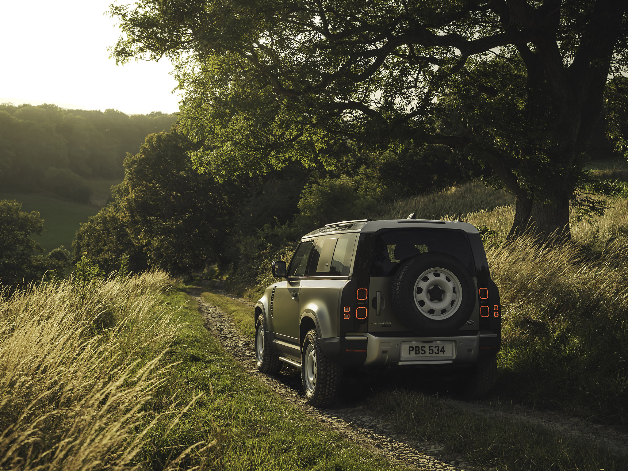  2020 Land Rover Defender Wallpaper.