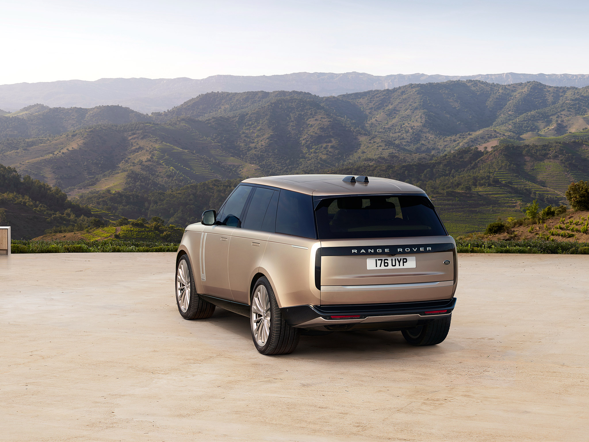  2022 Land Rover Range Rover Wallpaper.