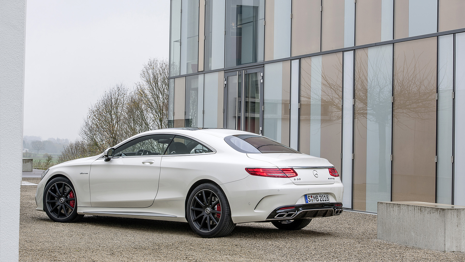 2015 Mercedes-Benz S63 AMG Coupe Wallpaper.