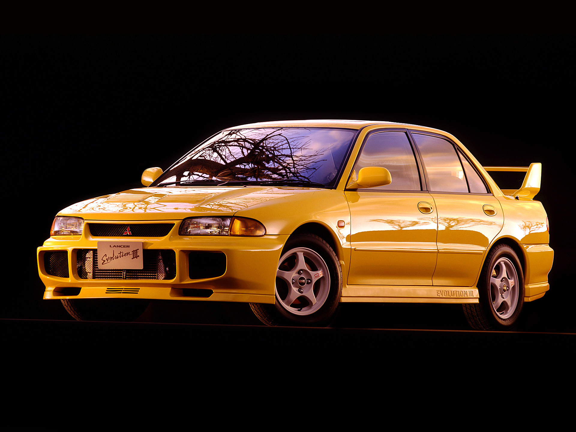  1995 Mitsubishi Lancer GSR Evolution III Wallpaper.