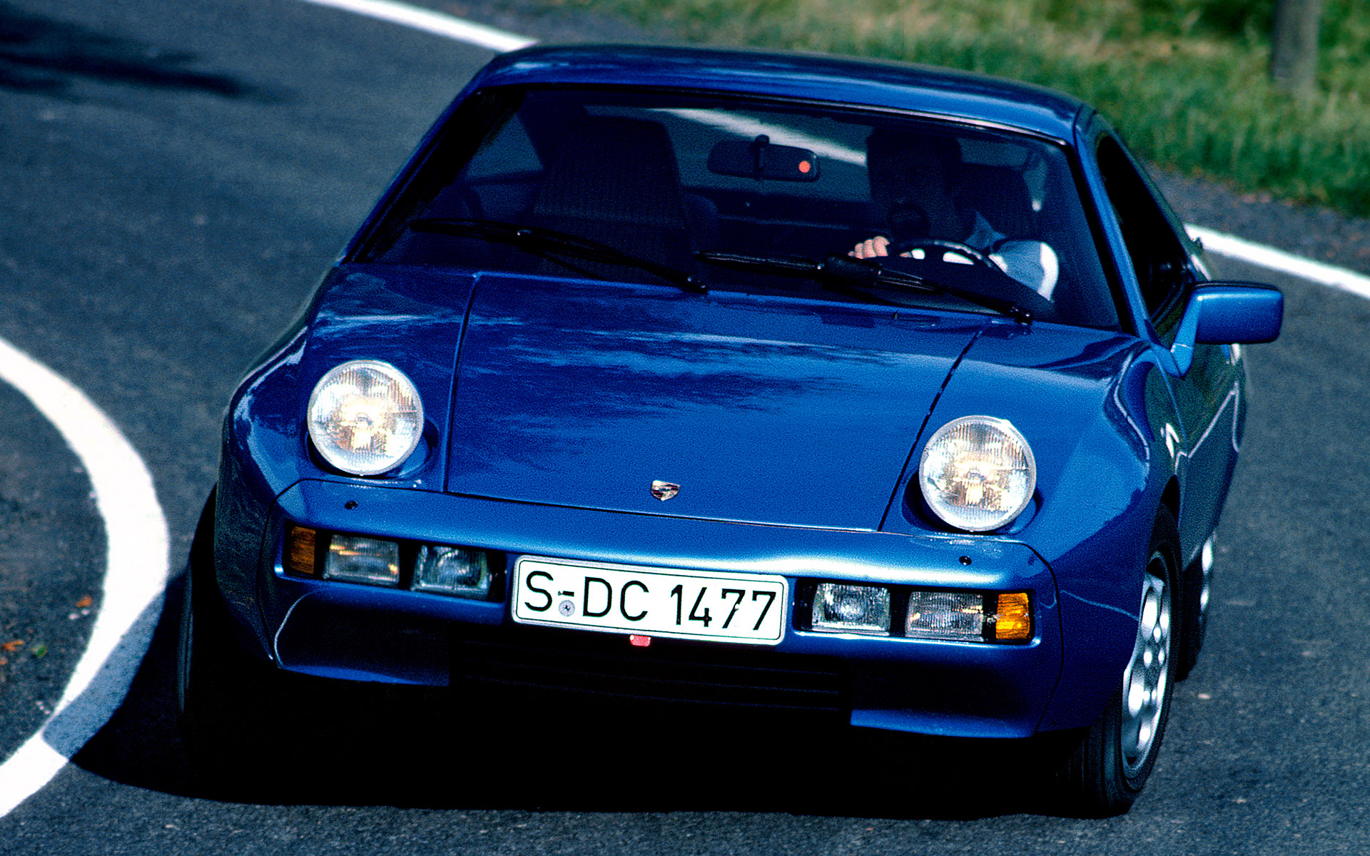  1977 Porsche 928 Wallpaper.