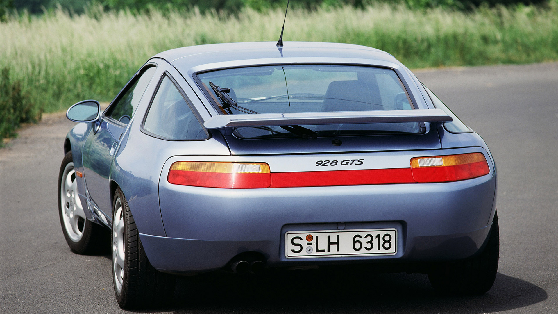  1991 Porsche 928 GTS Wallpaper.