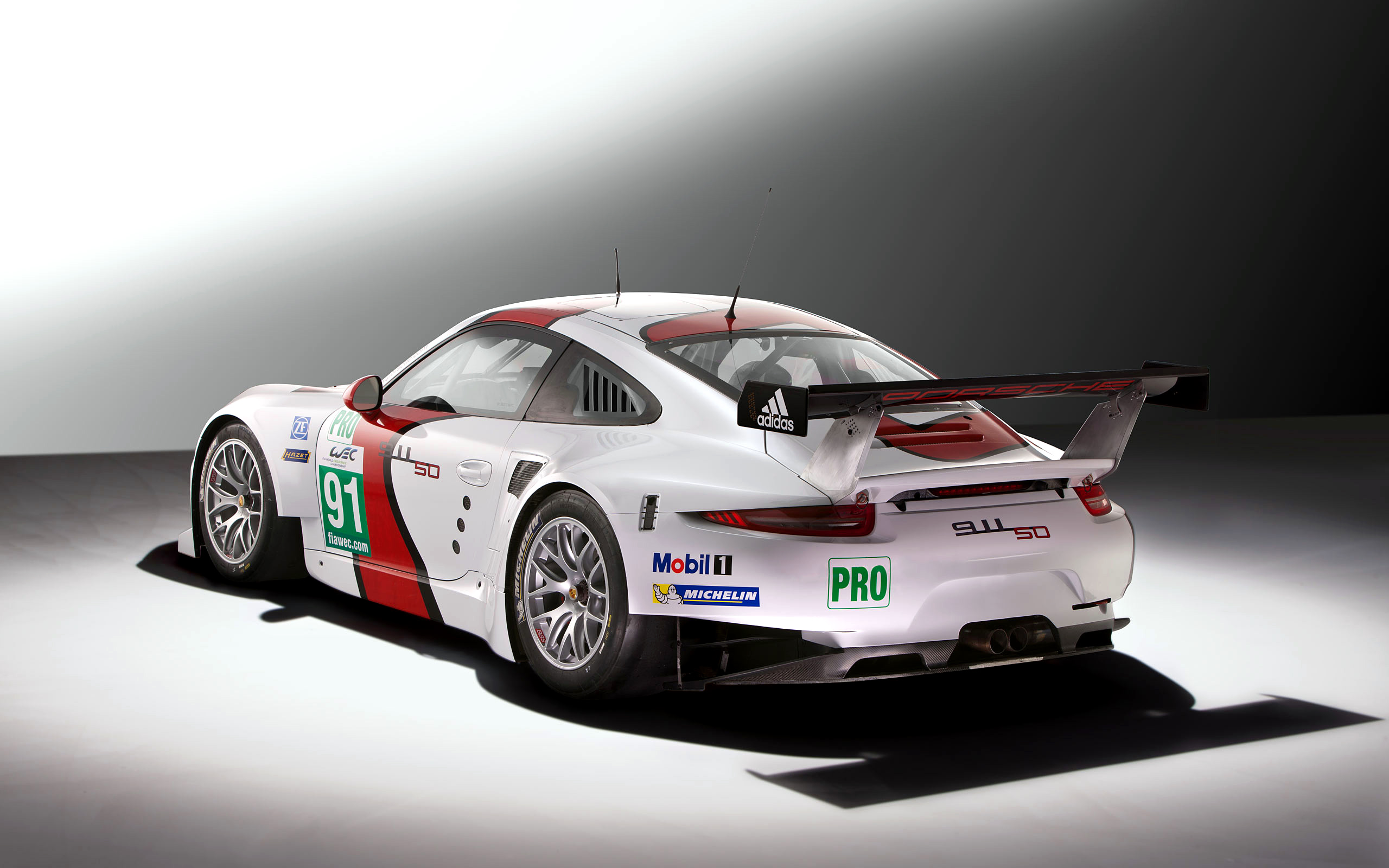  2014 Porsche 911 RSR Wallpaper.