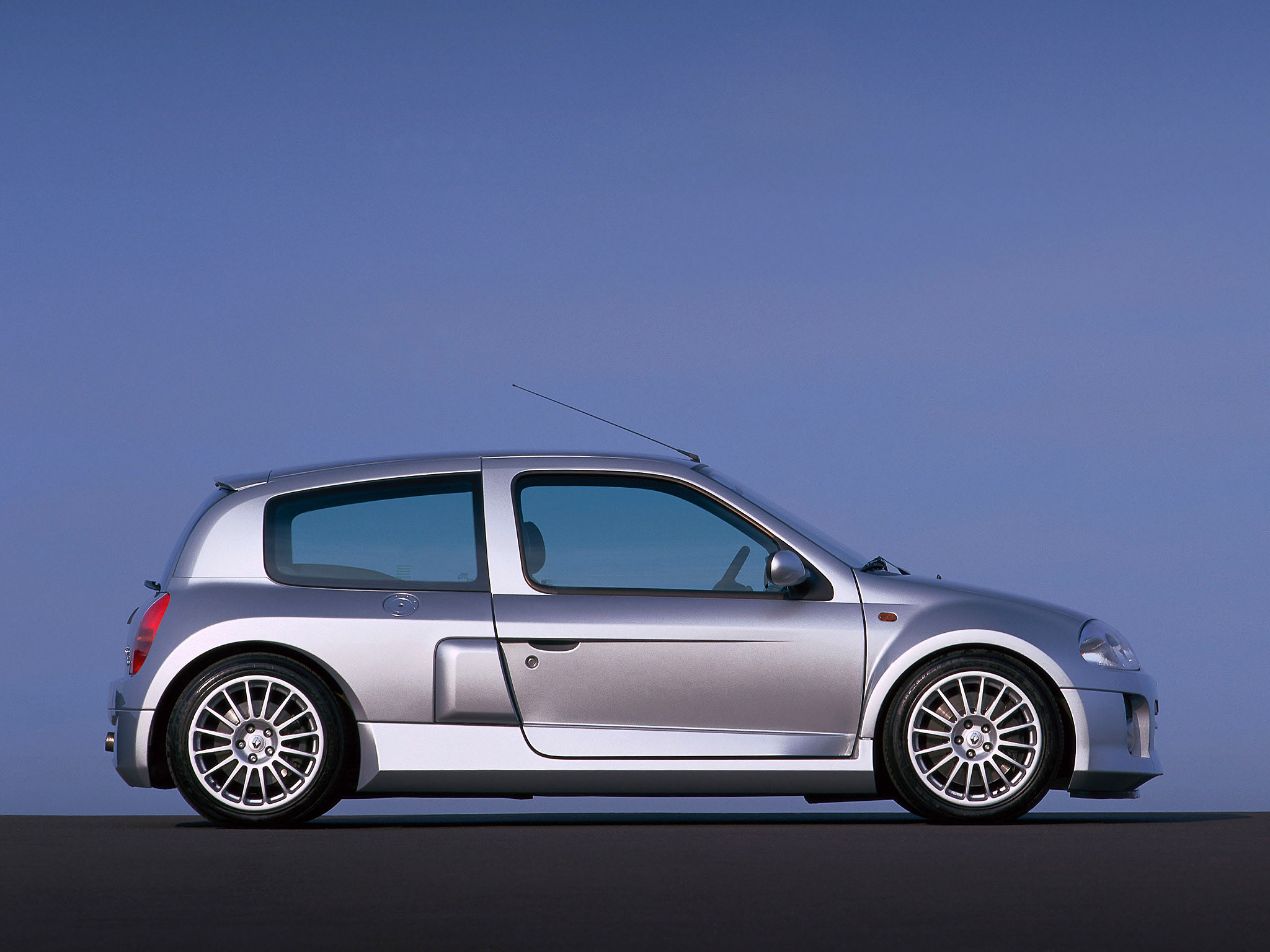  2000 Renault Clio V6 Wallpaper.