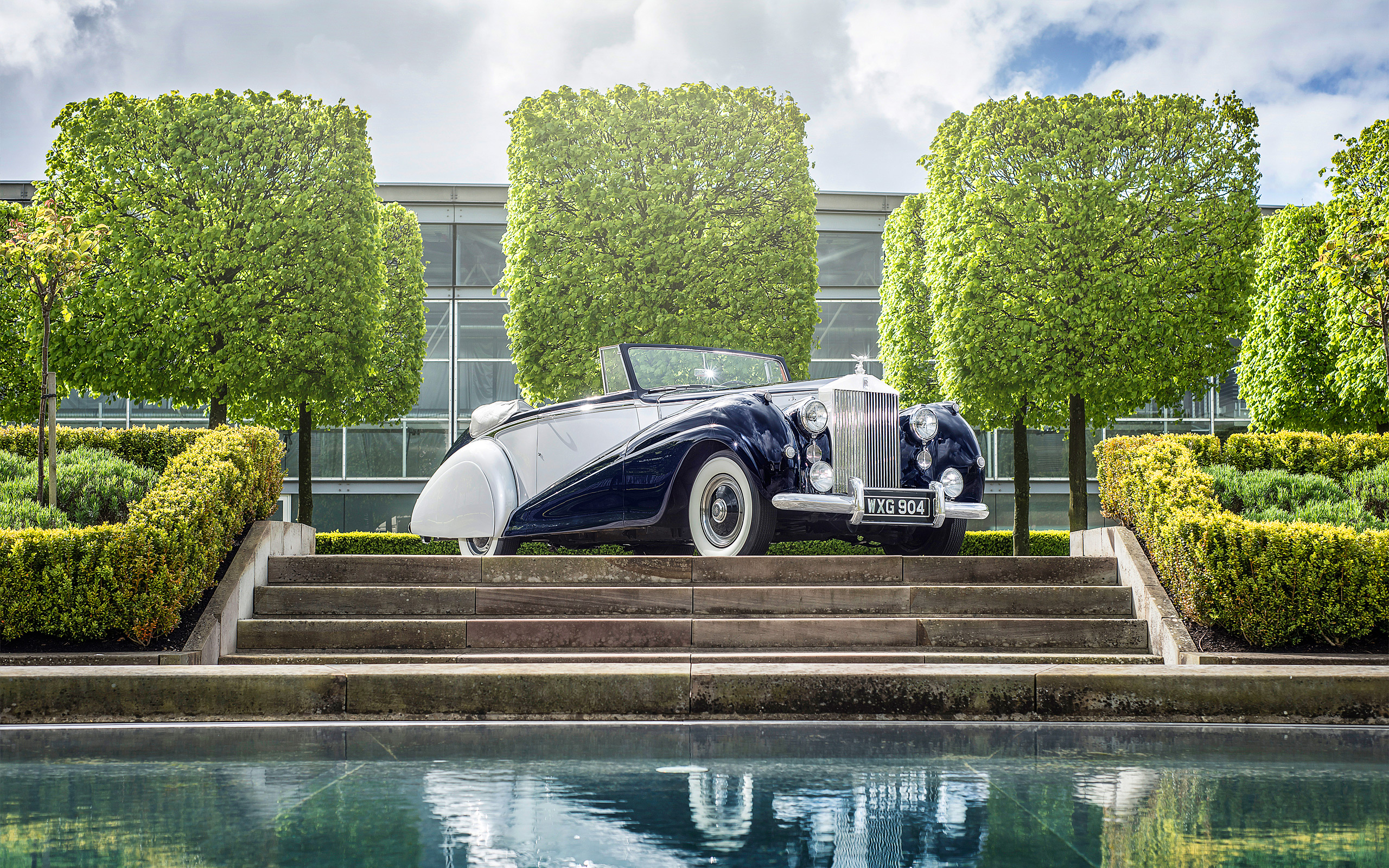  1952 Rolls-Royce Silver Dawn Drophead Wallpaper.