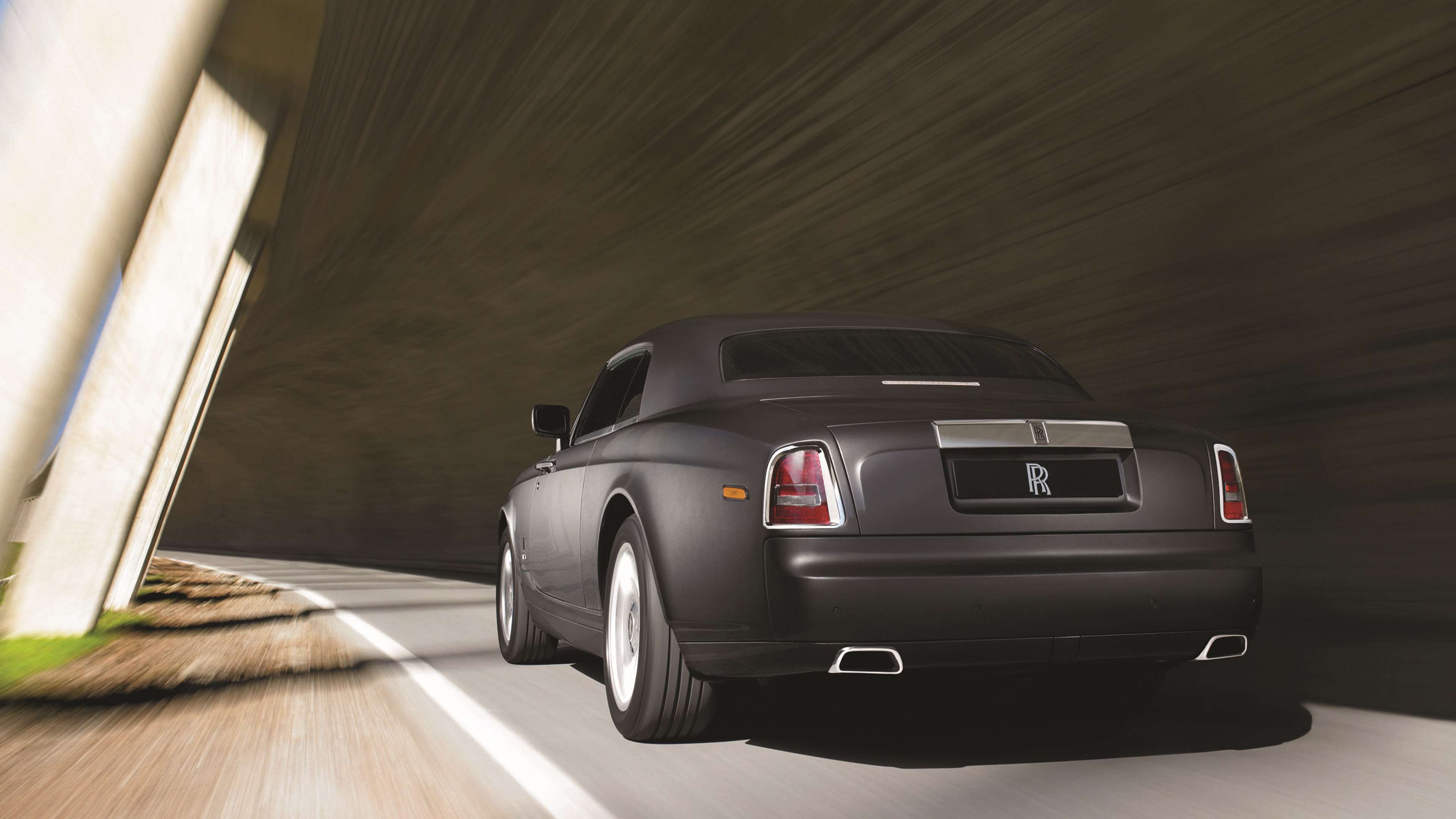  2009 Rolls-Royce Phantom Coupe Wallpaper.