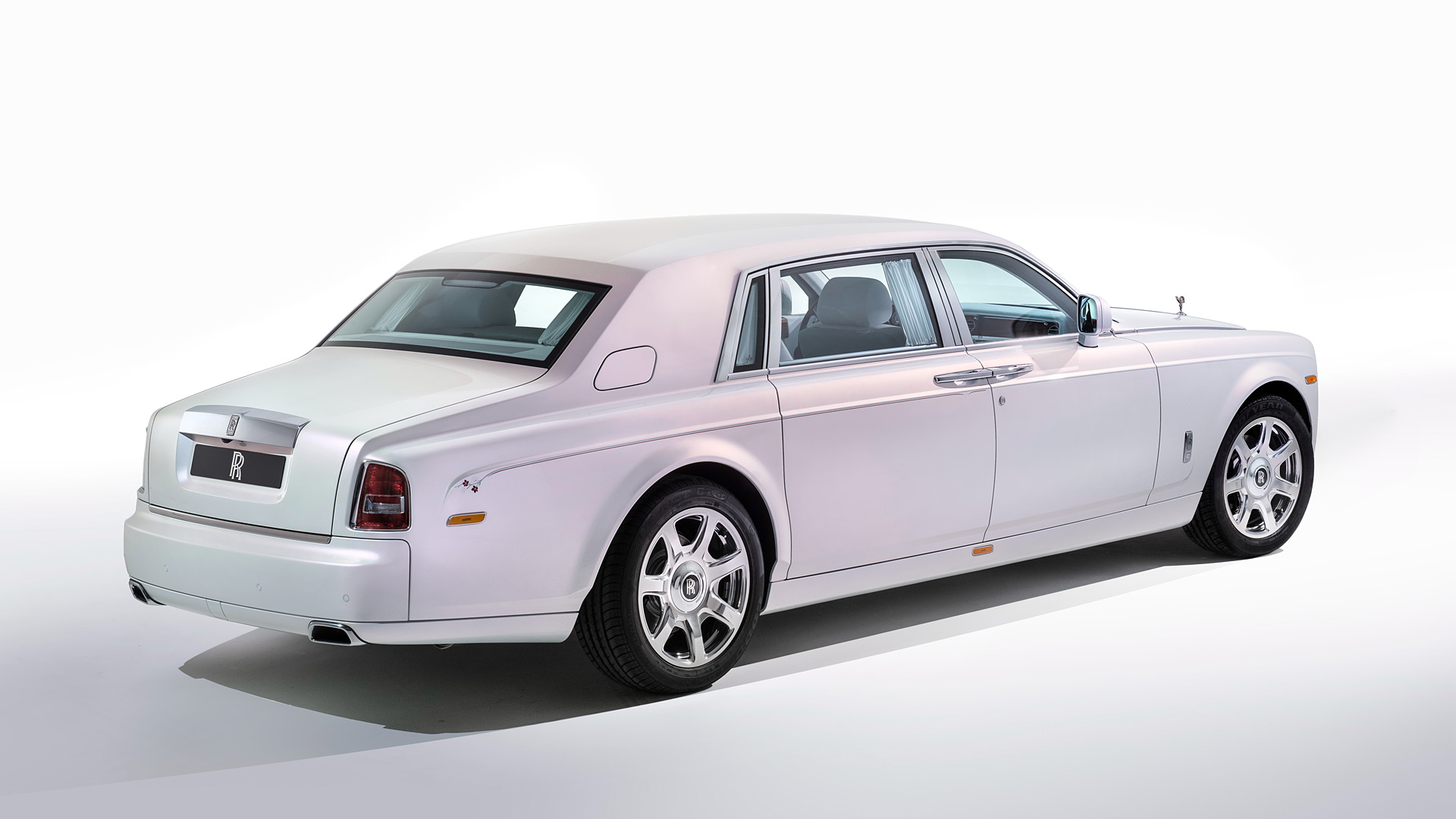  2015 Rolls-Royce Phantom Serenity Wallpaper.