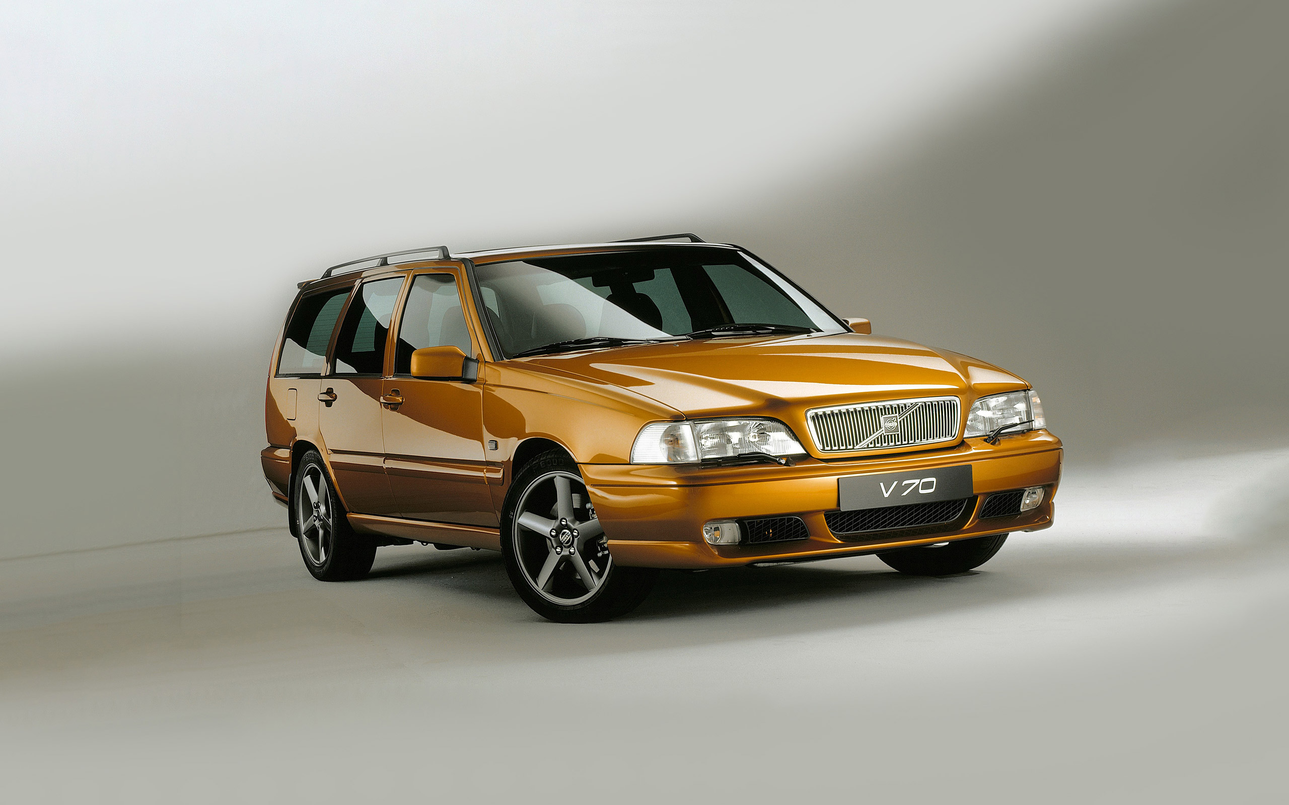  1997 Volvo V70 R AWD Wallpaper.