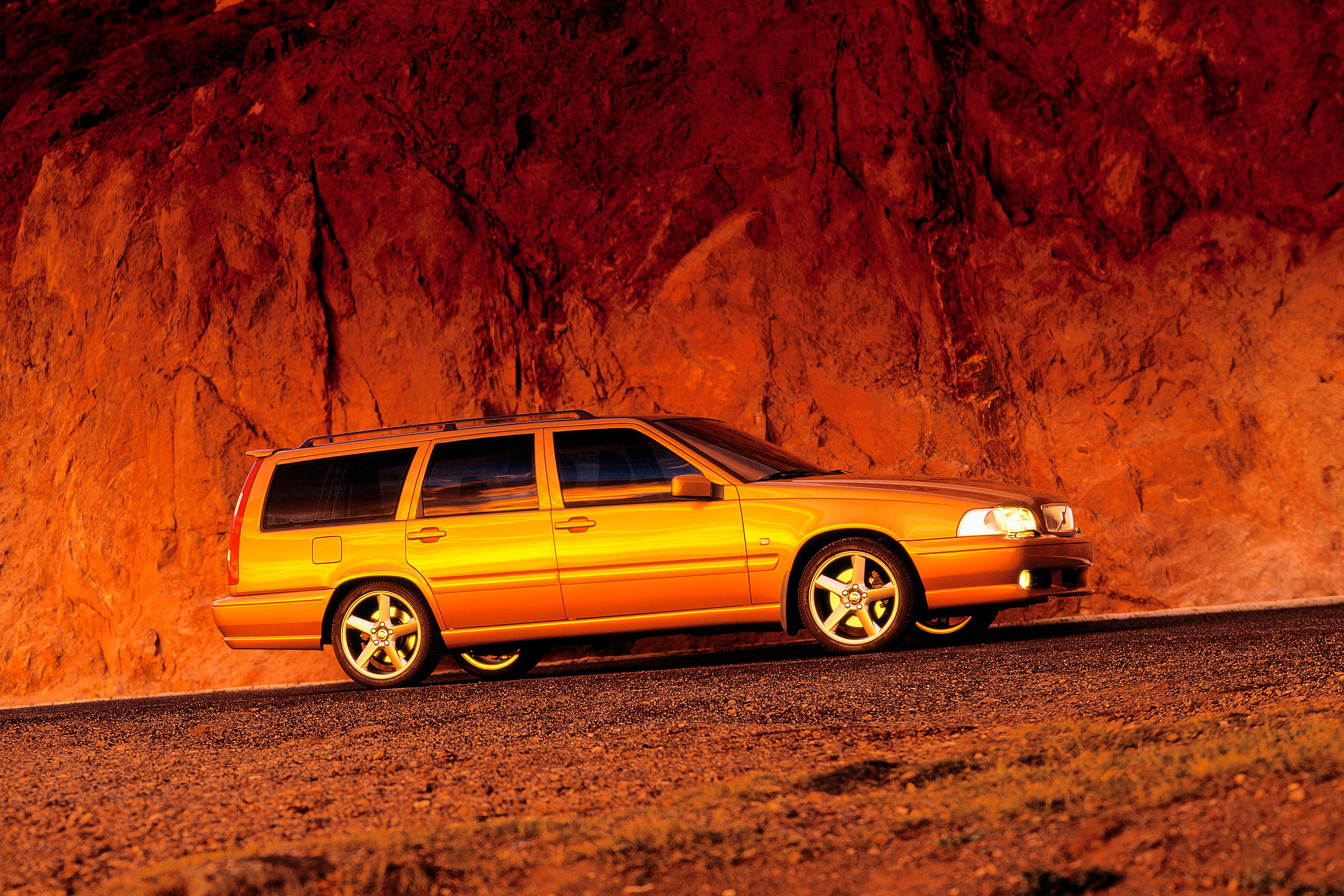  1997 Volvo V70 R AWD Wallpaper.