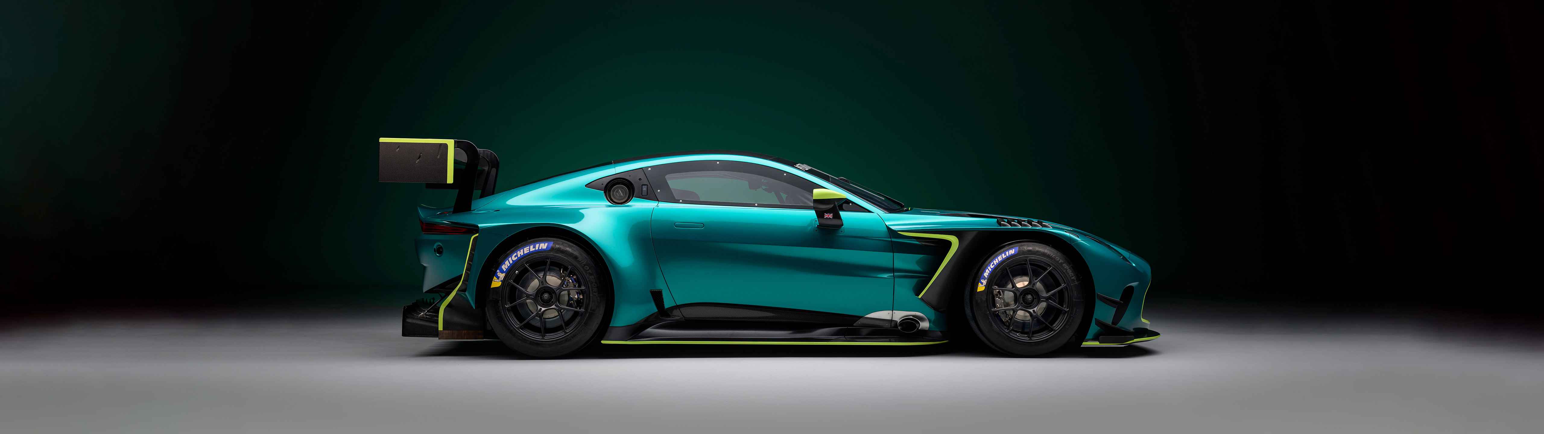  2024 Aston Martin Vantage GT3 Wallpaper.