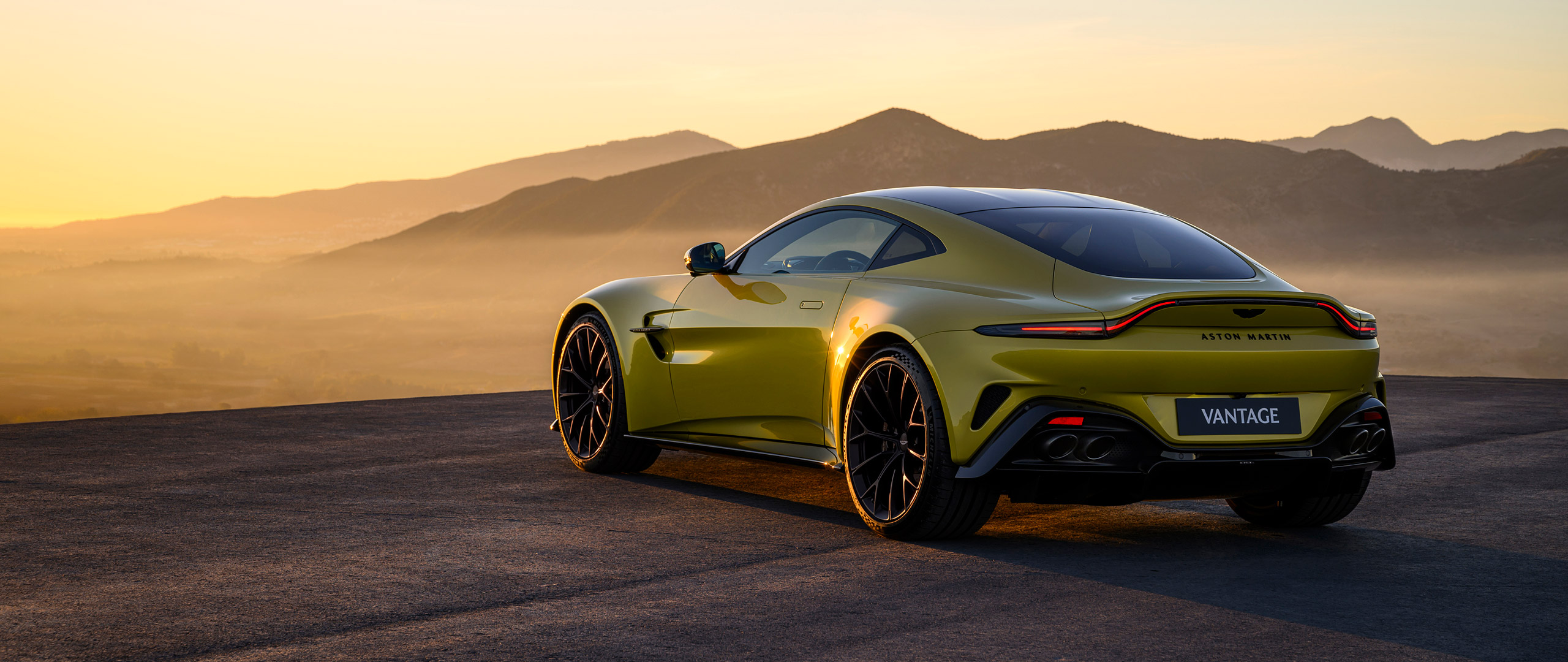  2025 Aston Martin Vantage Wallpaper.
