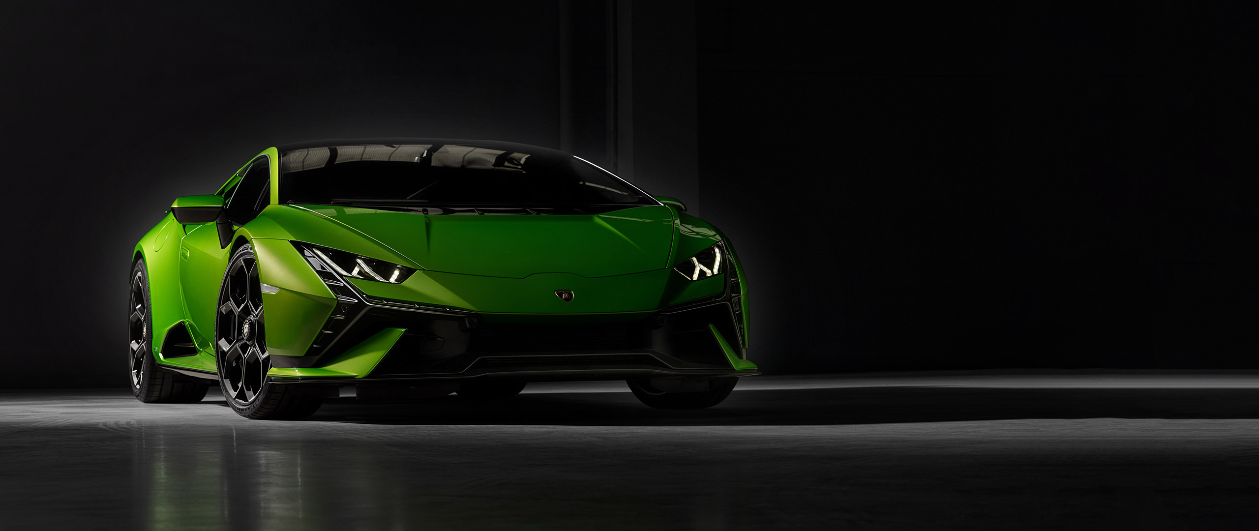  2023 Lamborghini Huracan Tecnica Wallpaper.