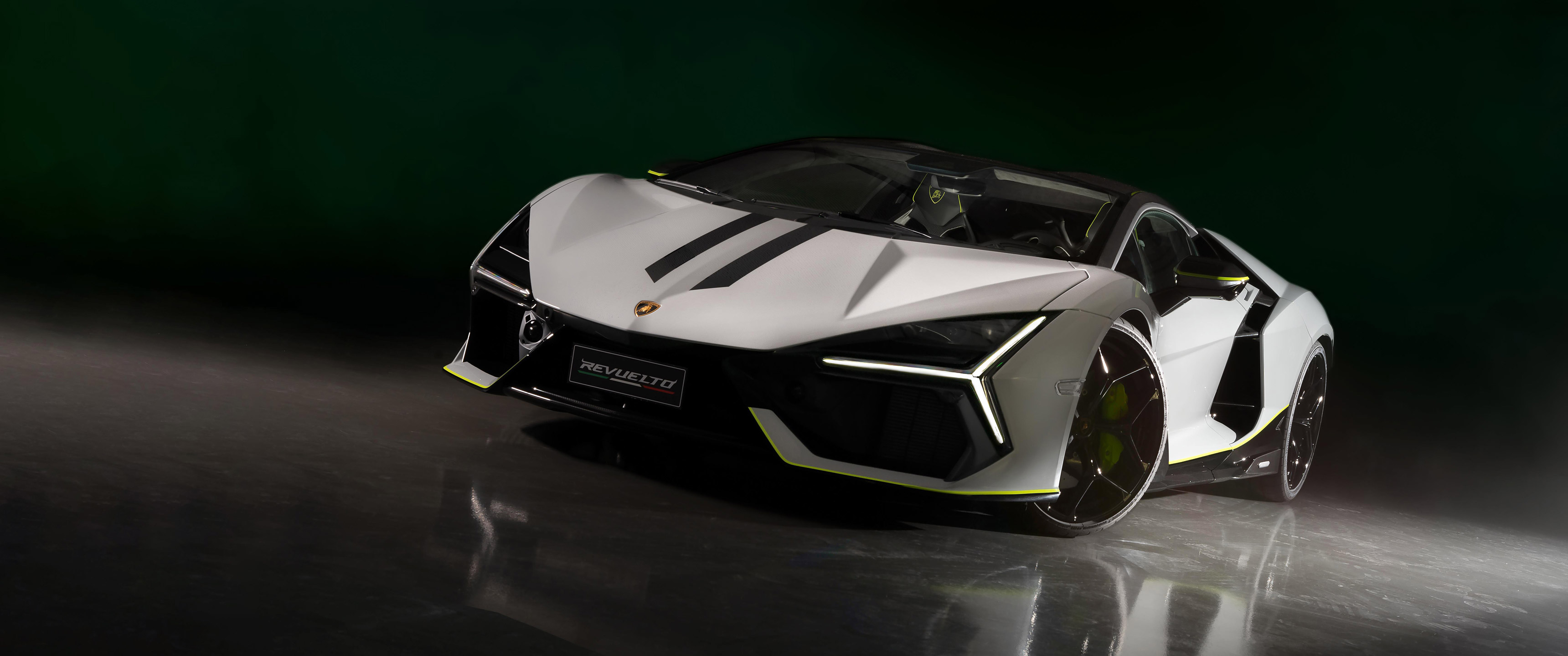  2024 Lamborghini Revuelto Arena Ad Personam Wallpaper.