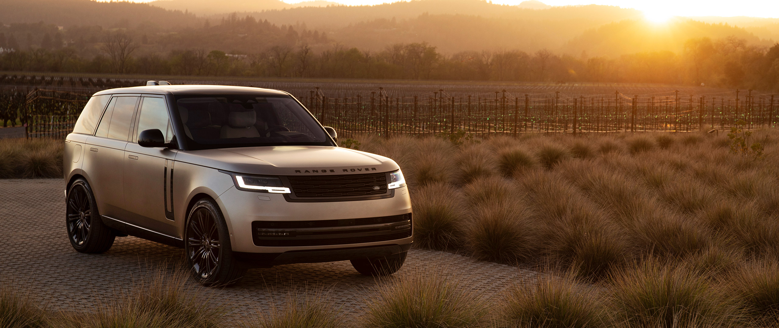  2022-Land-Rover-Range-Rover Wallpaper.