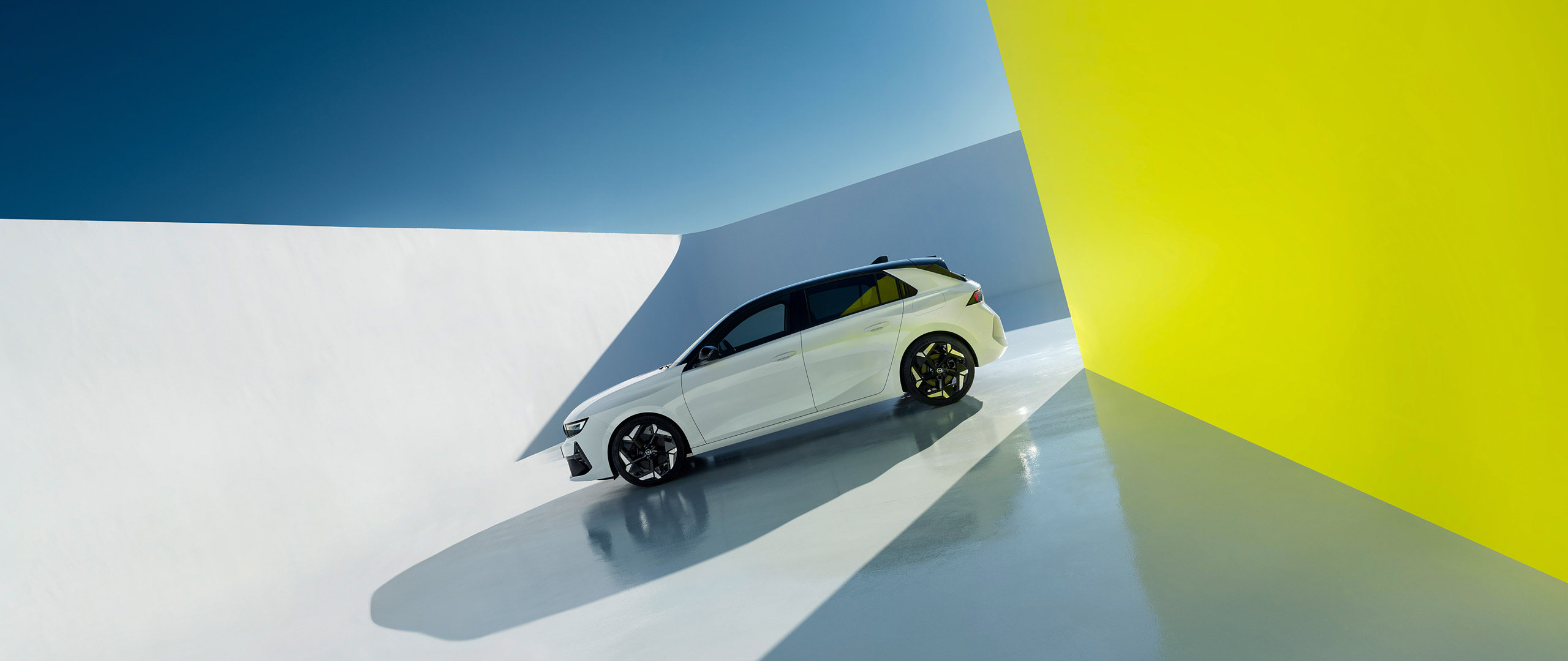  2023 Opel Astra GSe Wallpaper.